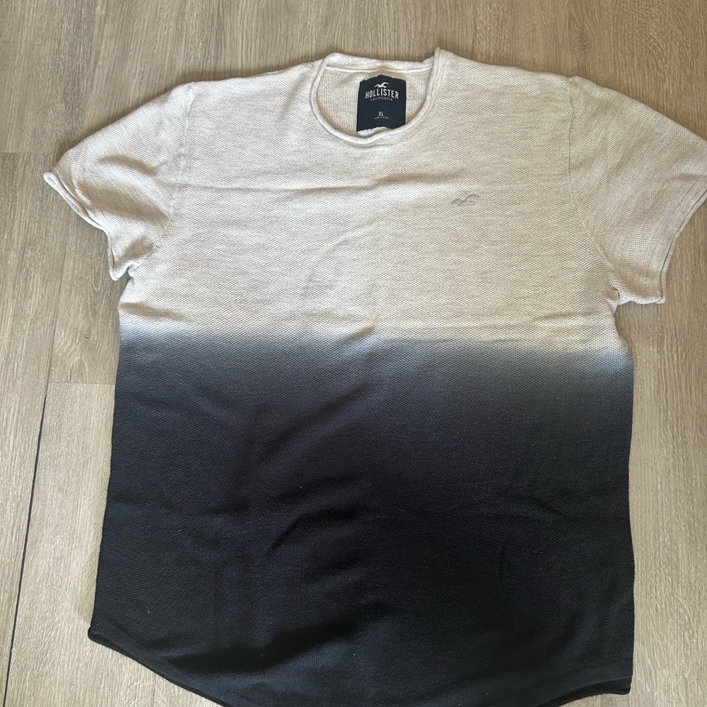 Hollister Black and Cream Short Sleeve Tee